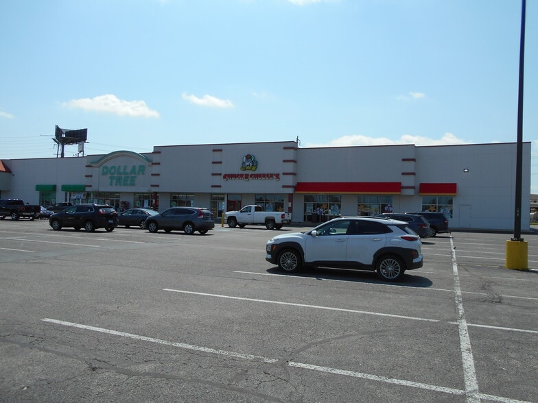 1008 E Lewis and Clark Pky, Clarksville, IN for lease - Building Photo - Image 1 of 4