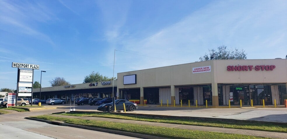 8035 W Airport Blvd, Houston, TX for lease - Building Photo - Image 1 of 1