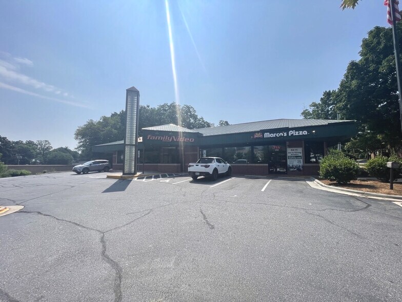 200 E Front St, Statesville, NC for lease - Building Photo - Image 2 of 4