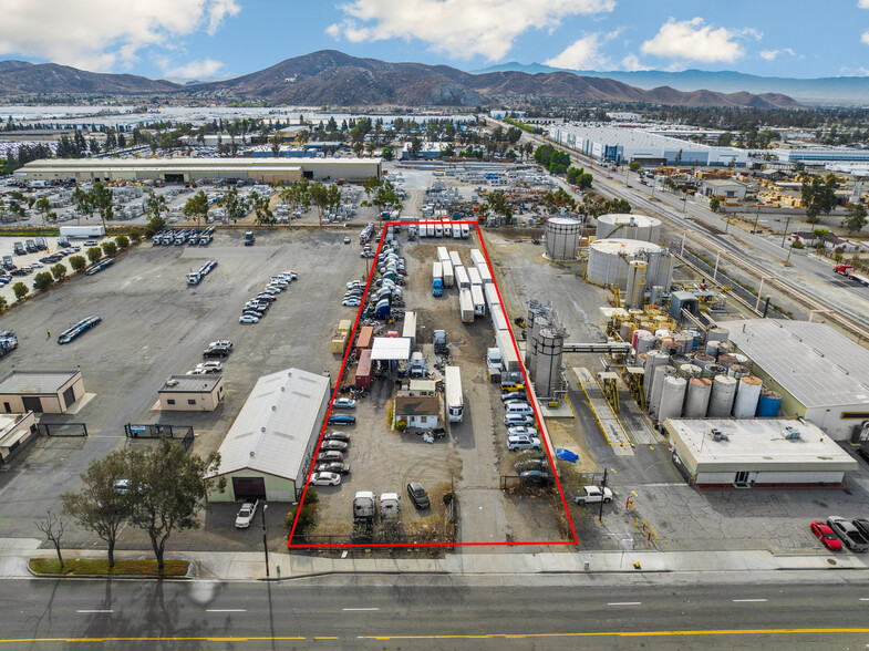 14955 Slover Ave, Fontana, CA for sale - Aerial - Image 2 of 8