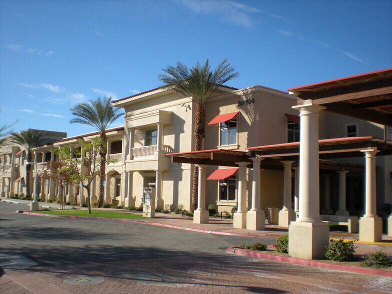 35900 Bob Hope Dr, Rancho Mirage, CA à louer - Photo du bâtiment - Image 2 de 2
