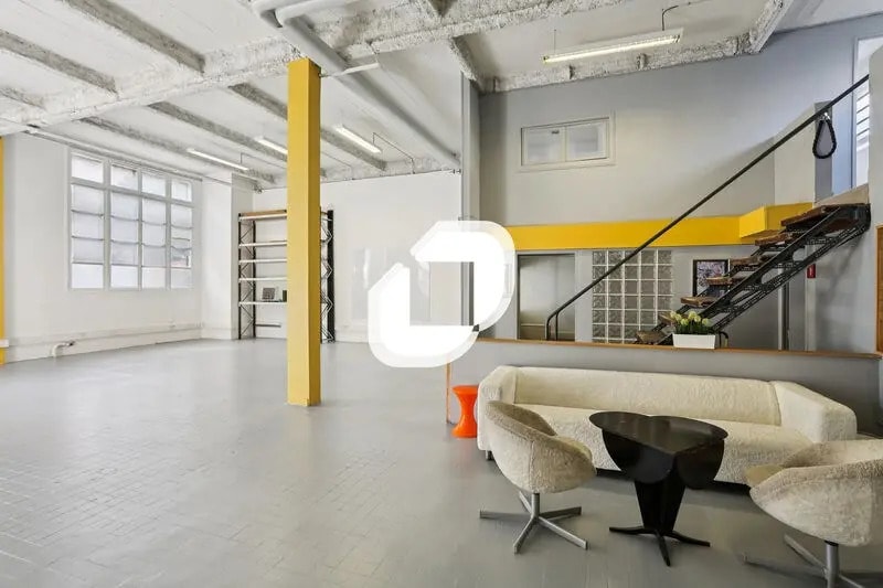 Flex in Montreuil for lease - Building Photo - Image 3 of 13