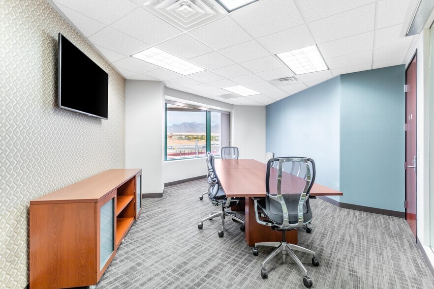 302 E Carson Ave, Las Vegas, NV à louer - Photo intérieure - Image 3 de 5