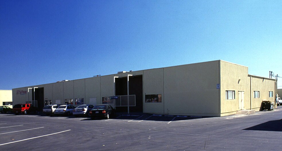 16300 Arrow Hwy, Irwindale, CA à vendre - Photo du bâtiment - Image 2 de 5
