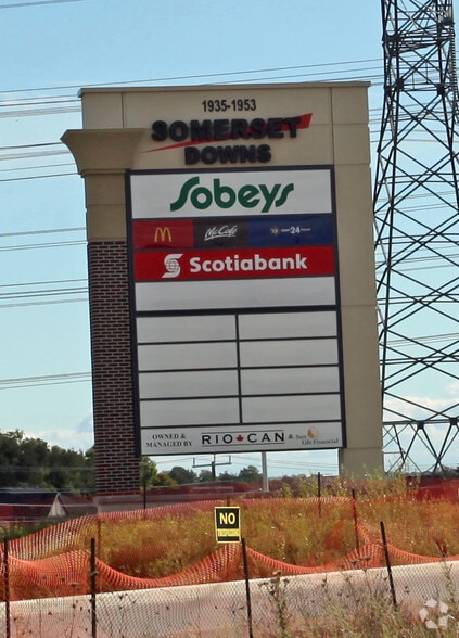 1935-1953 Ravenscroft Rd, Ajax, ON à louer - Photo du bâtiment - Image 2 de 16