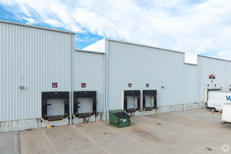 8000 Hall St, Saint Louis, MO for lease - Building Photo - Image 2 of 5