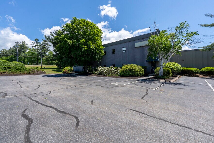 645 Harvey Rd, Manchester, NH à louer - Photo du bâtiment - Image 3 de 32