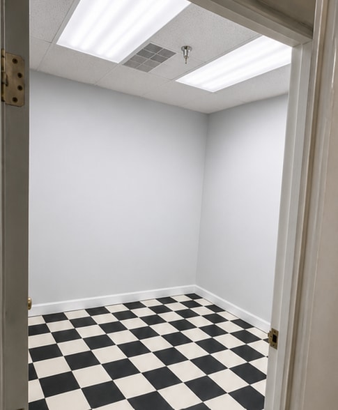 12750-12770 Moore St, Cerritos, CA for lease - Building Photo - Image 3 of 8