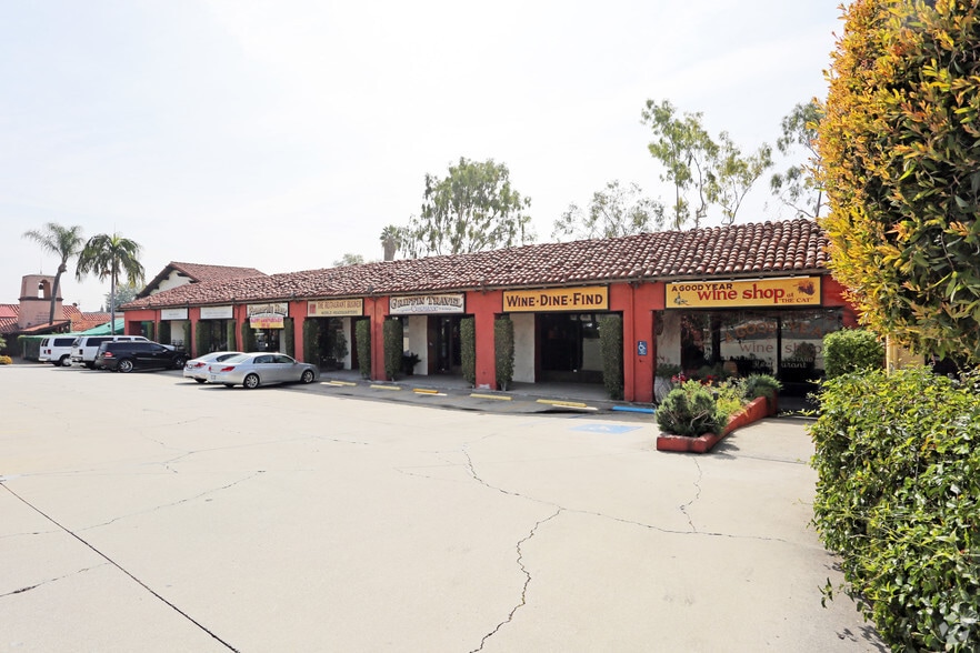 800-830 E Whittier Blvd, La Habra, CA à louer - Photo du bâtiment - Image 2 de 4