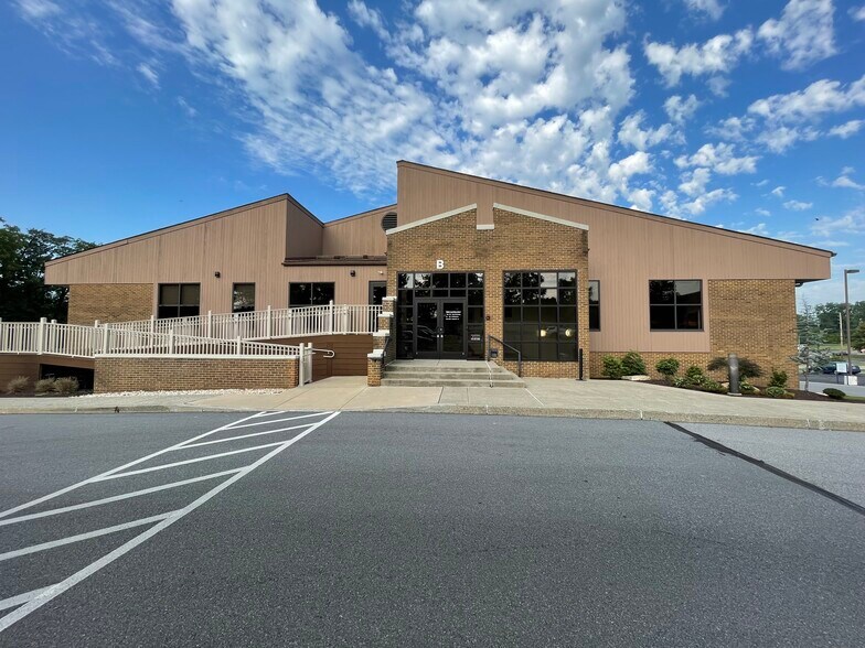 5920 Hamilton Blvd, Allentown, PA à louer - Photo du bâtiment - Image 1 de 24