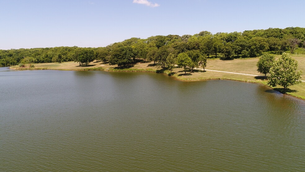 23076 Springdale Rd, Easton, KS for sale - Building Photo - Image 3 of 12