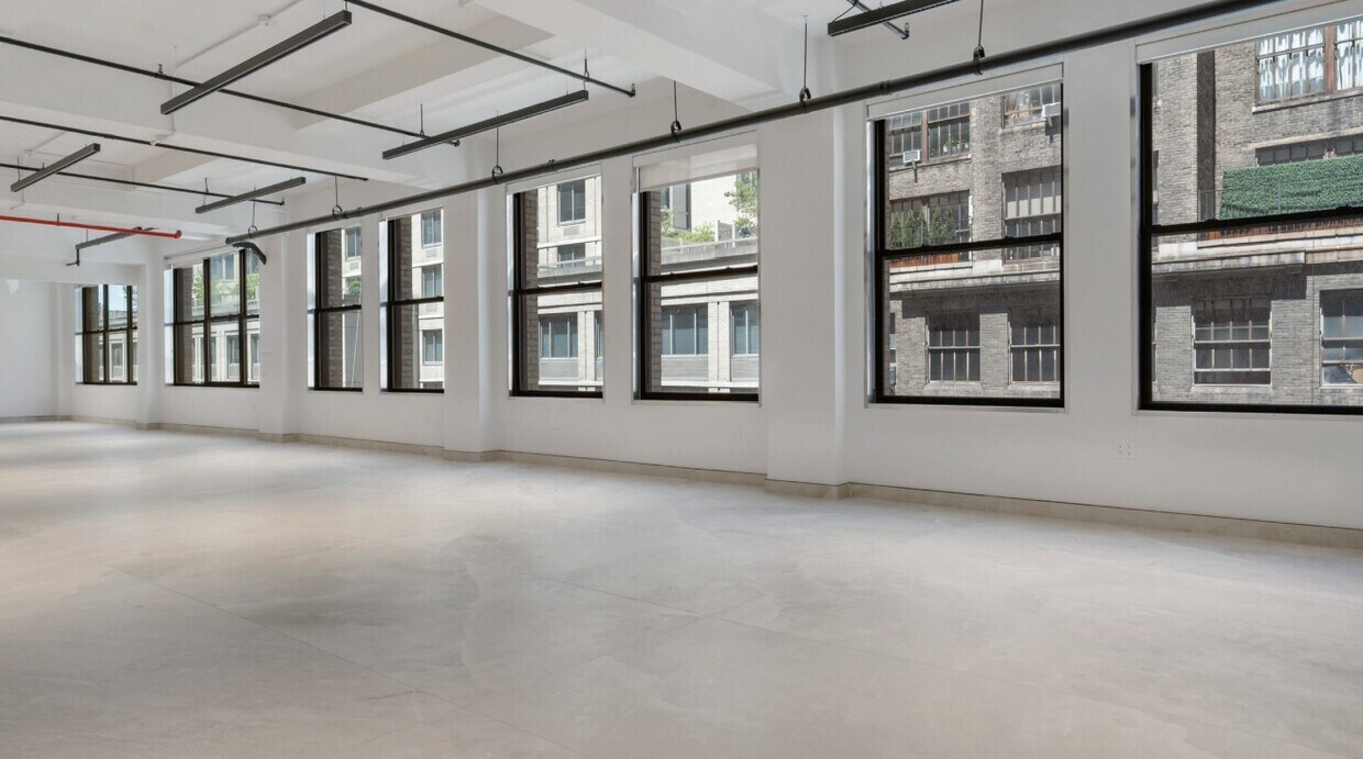 320-324 W 37th St, New York, NY for lease Interior Photo- Image 1 of 2
