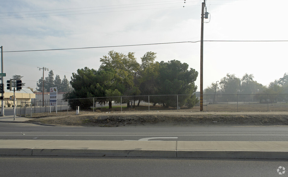 2827 W Clinton Ave, Fresno, CA for sale - Primary Photo - Image 1 of 4