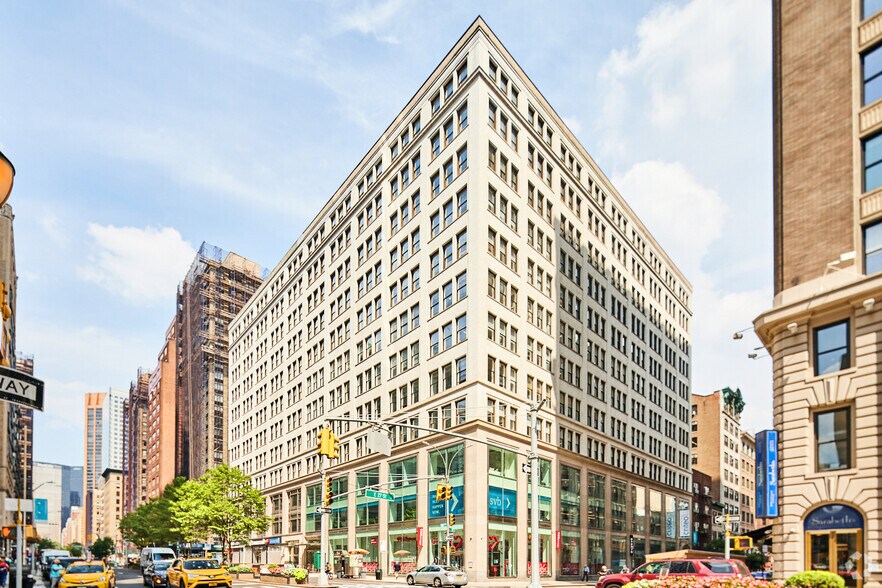 387 Park Ave S, New York, NY à louer - Photo du bâtiment - Image 1 de 10