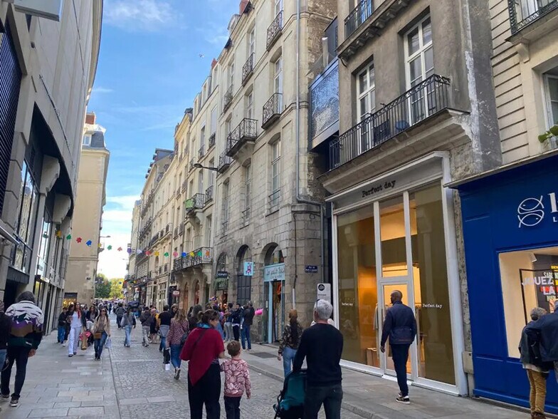 Retail in Nantes for lease - Building Photo - Image 2 of 8