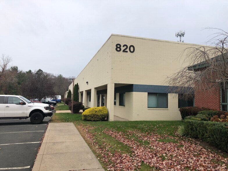 820 Prospect Hill Rd, Windsor, CT à louer - Photo du bâtiment - Image 1 de 3