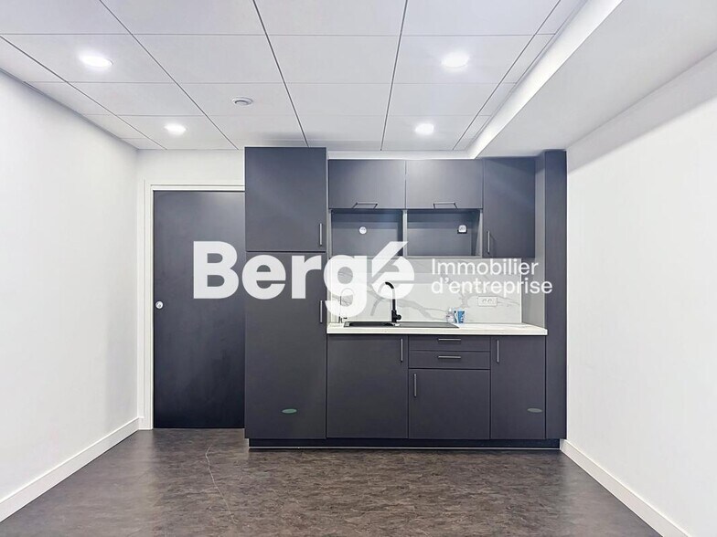 Office in Villeneuve-Loubet for sale - Building Photo - Image 3 of 7