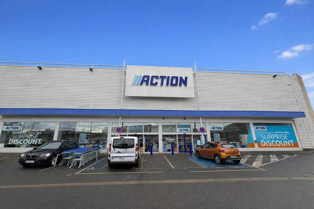 Retail in Sainte-Geneviève-des-Bois for lease Building Photo- Image 1 of 6