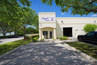 587 105th Ave N, West Palm Beach, FL for lease Interior Photo- Image 1 of 6