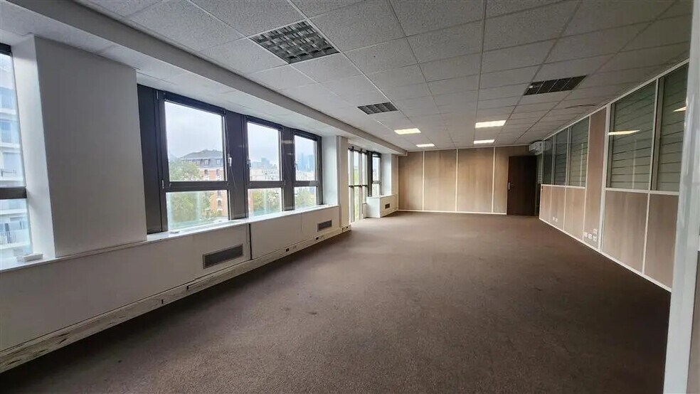 Office in La Garenne-Colombes for lease - Building Photo - Image 2 of 8
