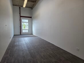 2195 Hyacinth St NE, Salem, OR for lease Interior Photo- Image 2 of 2