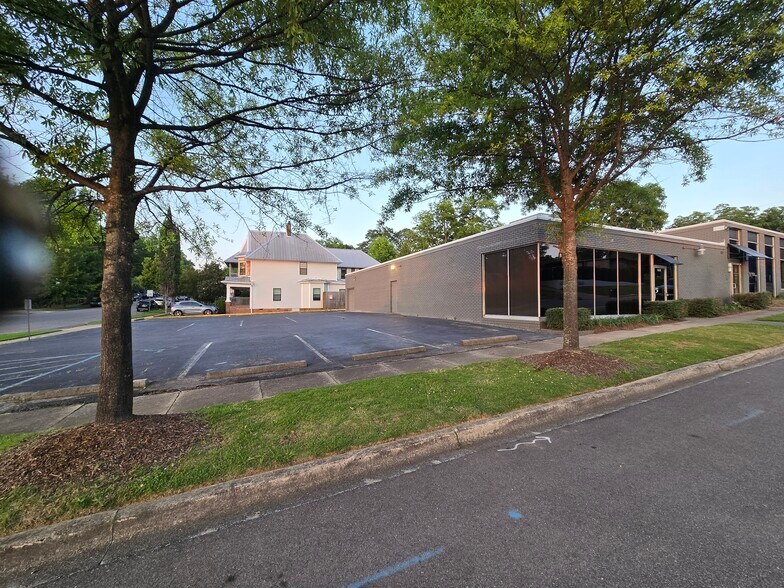 601 37th St S, Birmingham, AL à louer - Photo du bâtiment - Image 3 de 18