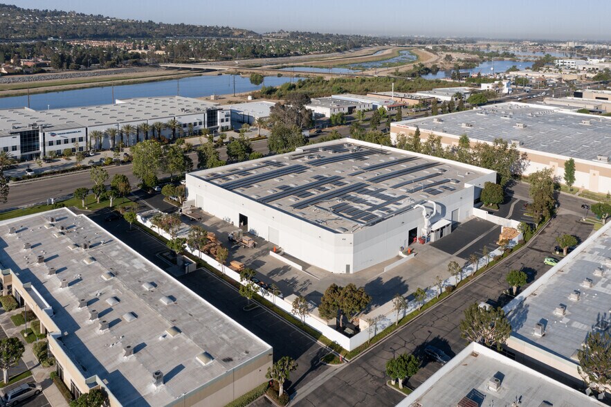 1250 N Hancock St, Anaheim, CA à louer - Aérien - Image 2 de 4
