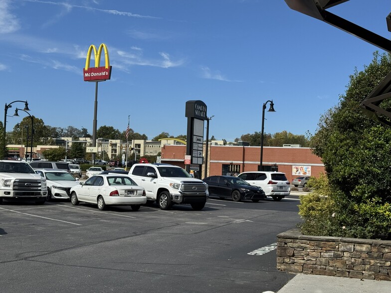 817 W Walnut St, Johnson City, TN for lease - Building Photo - Image 2 of 4