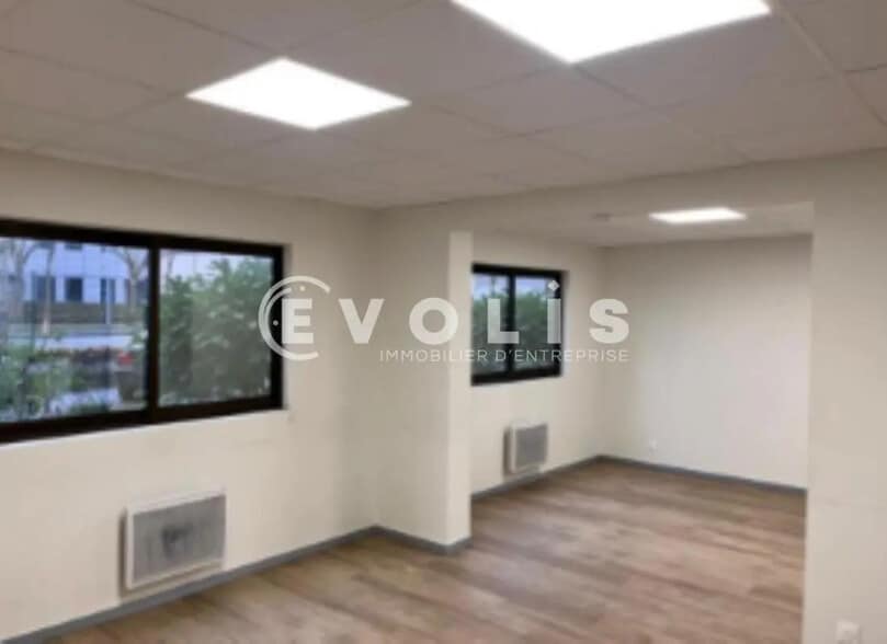 Bureau dans Grigny à louer - Photo intérieure - Image 2 de 8