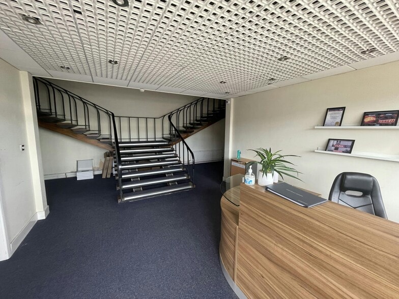 Earlsway, Gateshead for lease - Building Photo - Image 2 of 9