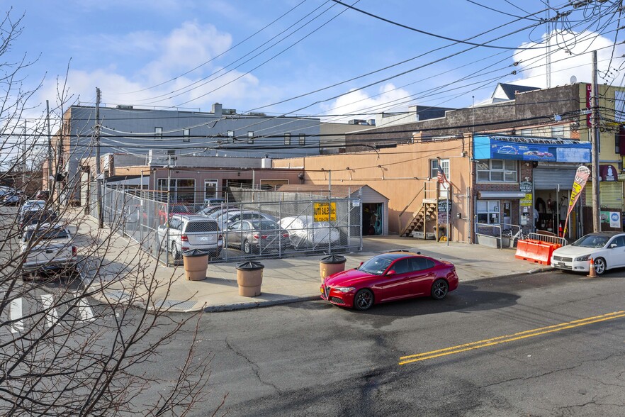 49-18 25th Ave, Woodside, NY for sale - Primary Photo - Image 1 of 37