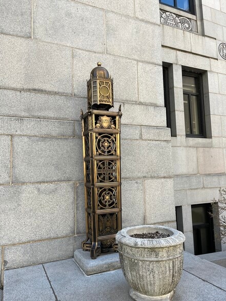 1 W Wilson St, Madison, WI à vendre - Photo du bâtiment - Image 3 de 17