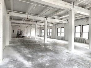 21-07 Borden Ave, Long Island City, NY for lease Interior Photo- Image 2 of 11
