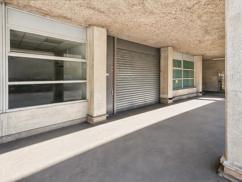 Flex in Saint-Ouen-sur-Seine for lease - Building Photo - Image 1 of 6
