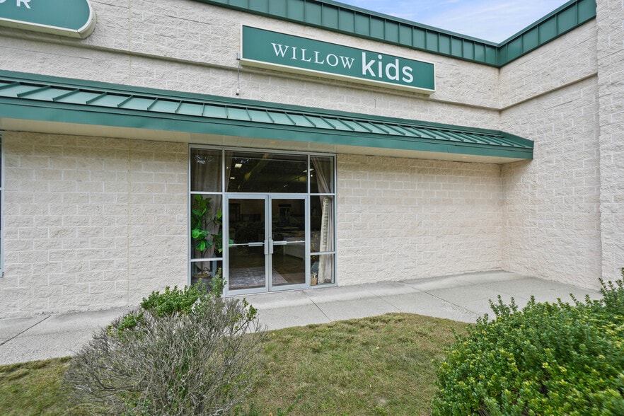 242 Route 117 Bypass Road, Bedford Hills, NY for lease - Building Photo - Image 3 of 10