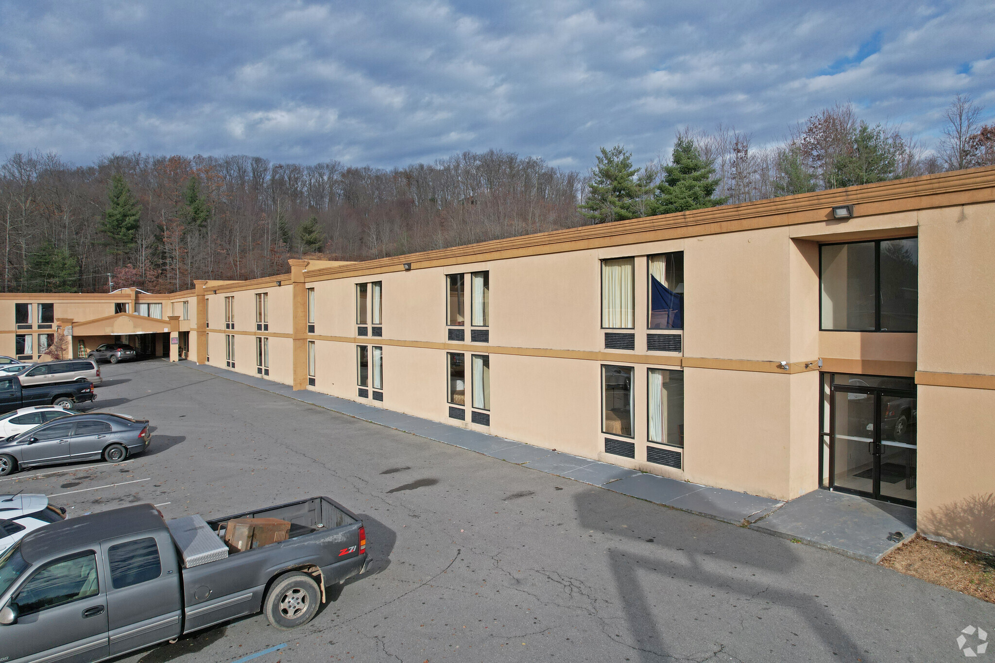 127 Ontario, Beckley, WV for sale Primary Photo- Image 1 of 49