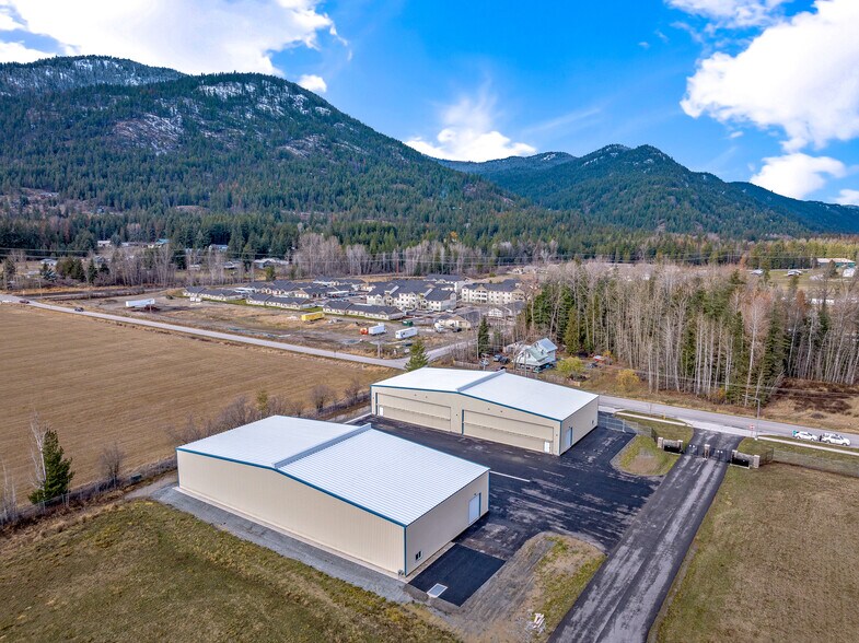1189 Woodland Dr, Sandpoint, ID à vendre - Photo du bâtiment - Image 3 de 16