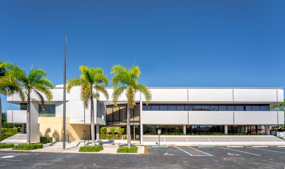 4730 NW 2nd Ave, Boca Raton, FL à louer - Photo du bâtiment - Image 2 de 8