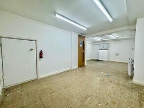 9 High Town Rd, Luton for lease Interior Photo- Image 2 of 4