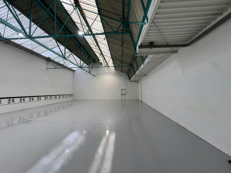 10 Ingate Pl, Londres à louer - Photo du bâtiment - Image 3 de 22