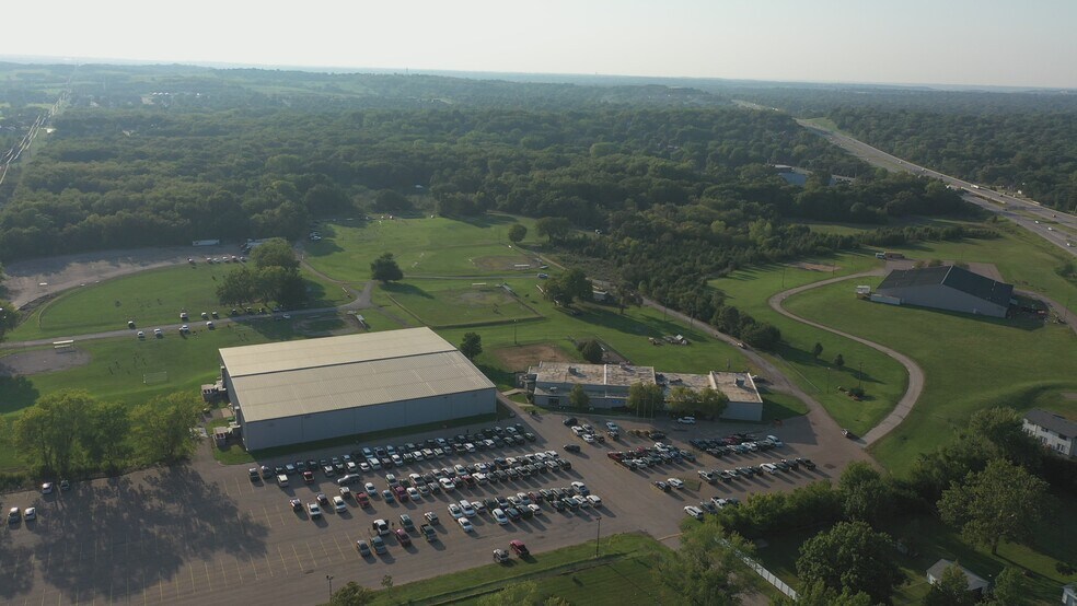 3907 SW Burlingame Rd, Topeka, KS à vendre - Vidéo sur l’inscription commerciale - Image 2 de 21