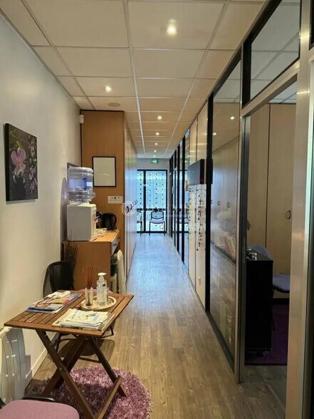 Immeuble residentiel dans Paris à vendre - Photo intérieure - Image 2 de 10