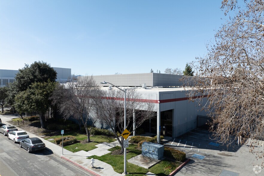 3030 Corvin Dr, Santa Clara, CA à vendre - Photo du bâtiment - Image 3 de 7