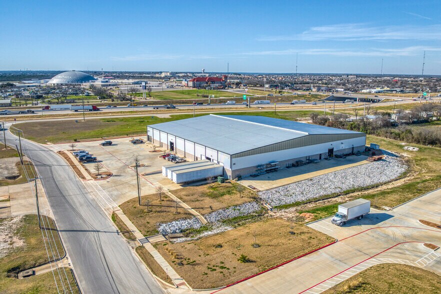 206 E Grove Rd, Belton, TX for sale - Primary Photo - Image 1 of 6