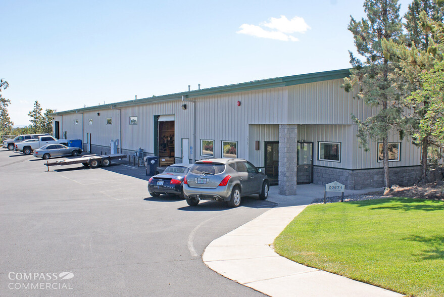 20671 High Desert Ln, Bend, OR for lease - Building Photo - Image 1 of 8