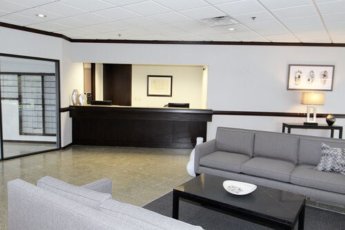 7 W Square Lake Rd, Bloomfield Hills, MI à louer - Photo intérieure - Image 2 de 12