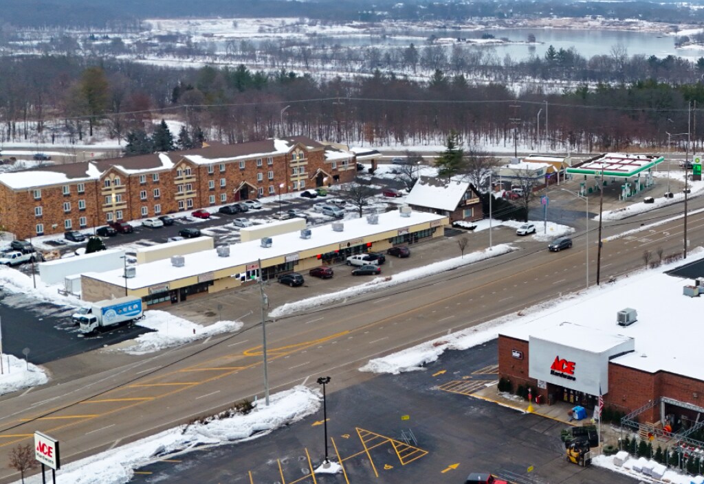 116 Peterson Rd, Libertyville, IL à vendre Photo du bâtiment- Image 1 de 9