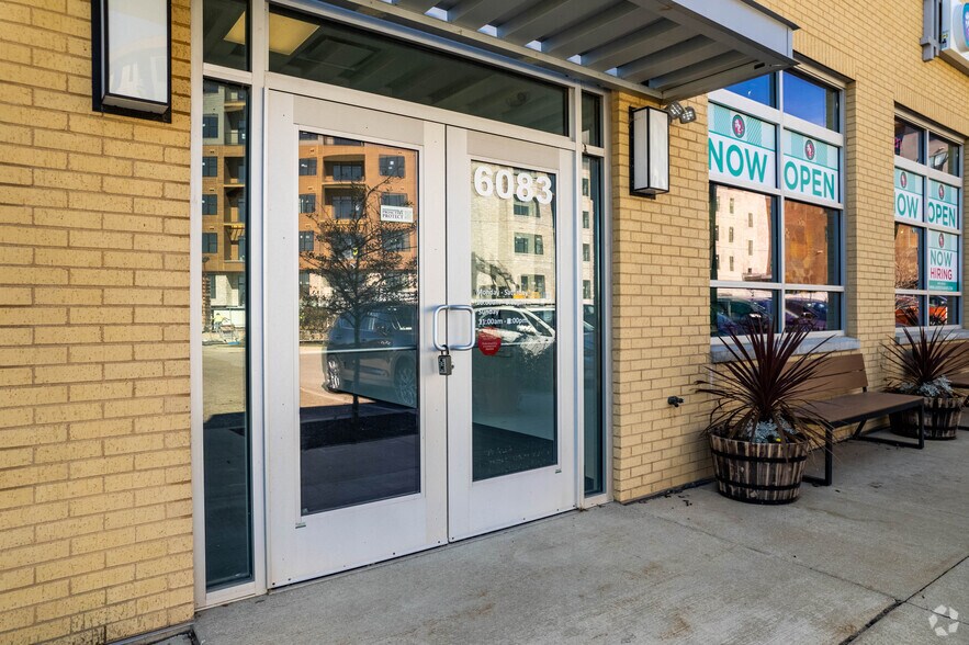 6083 Gemini Dr, Madison, WI à louer - Photo du bâtiment - Image 3 de 7