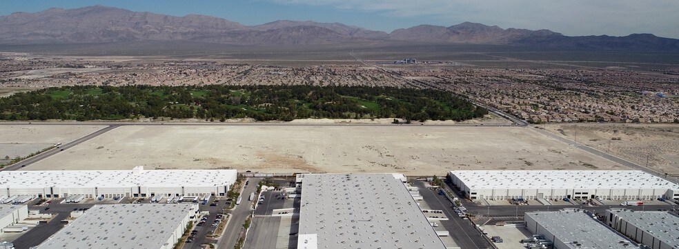 3049 E Washburn Rd, North Las Vegas, NV à louer - Photo du bâtiment - Image 2 de 7