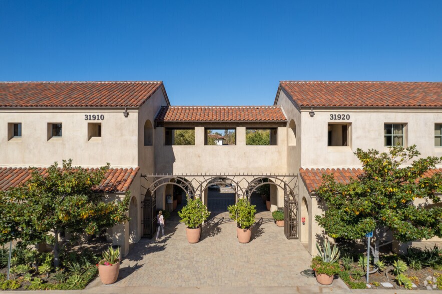 31920 Del Obispo St, San Juan Capistrano, CA à louer - Photo du bâtiment - Image 3 de 10